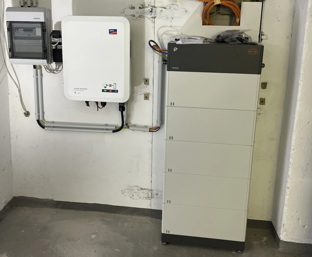 Wechselrichter und Stromspeicher von Bergisch Solar bei Projekt in Leverkusen