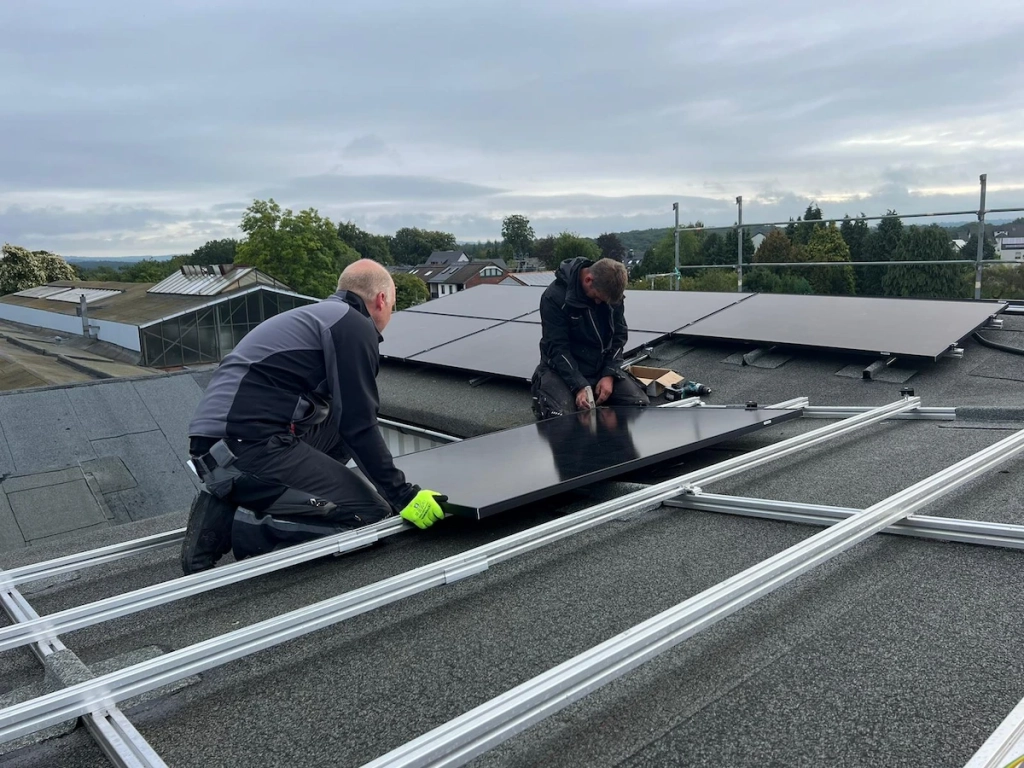 Bergisch Solar in Aktion auf Baustelle in Witzhelden